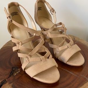Nine West nude suede straps heels